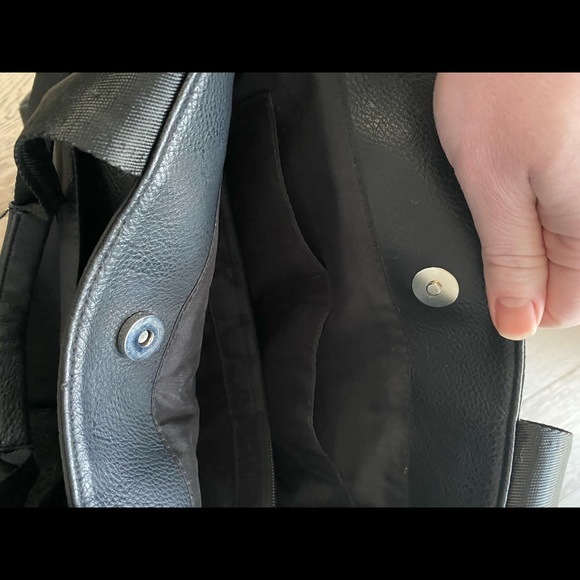 Kenneth Cole Reaction Crossbody Bag - Picture 6 of 12